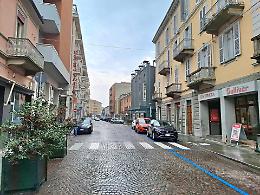 Via Cavour fra maranza, spaccate, piccolo spaccio e quel passaggio che non c'&egrave; pi&ugrave;