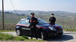Carabinieri salvano in extremis la vita ad un uomo che voleva uccidersi con i gas di scarico dell'auto