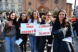 "Fame di verit&agrave; e giustizia", gli studenti in piazza per le vittime innocenti delle mafie [FOTO E VIDEO]