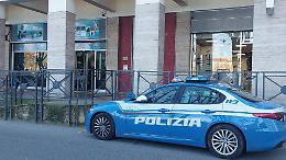 Tregua finita: dopo l'aggressione, tornano i "maranza" dal sarto calzolaio e gli spaccano la vetrina