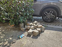 Porfido "saltato" e siepi diventate discariche, Ambiente Asti interpella su corso Torino