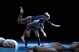 Il Gatto con gli stivali sul palco del Teatro Balbo di Canelli