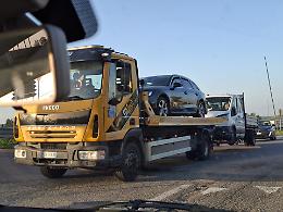 Incidente tra auto e furgone in tangenziale: coda nell'ora di punta