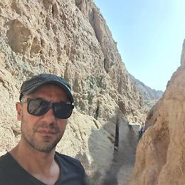 L'uomo travolto dal Tir era stato abbandonato dall'amico in autostrada di notte