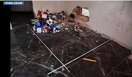 Presi i ladri che hanno fatto un buco nel muro per rubare in gioielleria