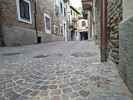 Il sindaco di Canelli Roberta Giovine fa chiarezza sullo stato dei lavori di pavimentazione in via Rosmini