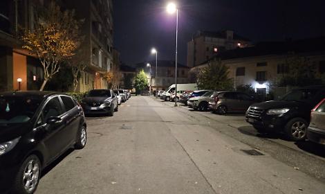 Parcheggi via Rino Rossino auto in sosta