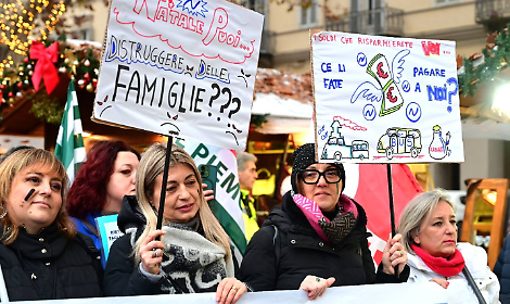 "Konecta Asti non si toccca!": tra i mercatini di Natale la fiaccolata in difesa dei posti di lavoro