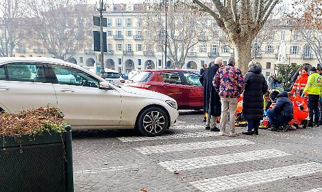 Donna investita in piazza Alfieri