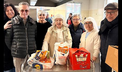 suor Luigina con i rappresentanti di S.O.S. Diabete