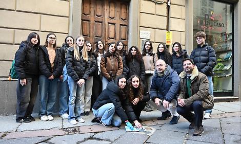 Per il Giorno della Memoria ad Asti gli studenti si prendono cura delle pietre d&rsquo;inciampo