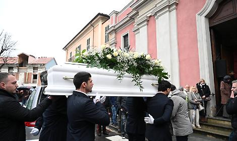 Arisa canta il saluto a Zoe e i cuori si riempiono di lacrime