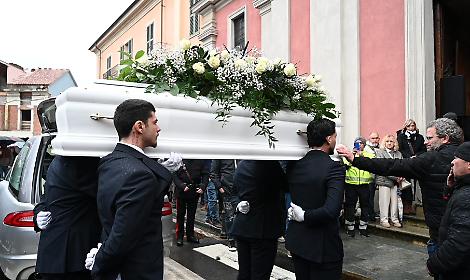 L'arrivo della bara di Zoe Trinchero