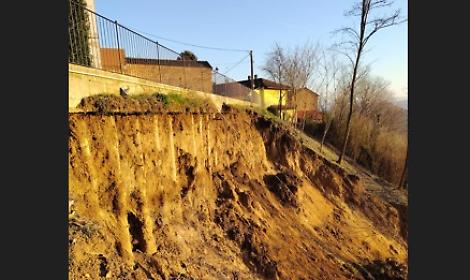 Primi lavori alla grande frana sotto il castello e riaperta l'acqua