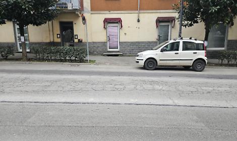 Viale partigiani senza strisce