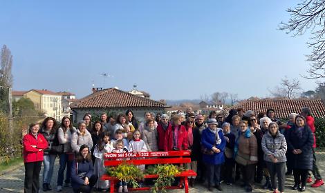 Una panchina rossa contro la violenza sulle donne