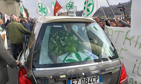 Morte di Umberto Bossi: il funerale a Pontida &egrave; stato un salto indietro di 30 anni