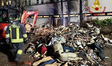 &laquo;Pap&agrave;, c'&egrave; un incendio in albergo, ci stanno facendo uscire&raquo;, paura in gita a Verona