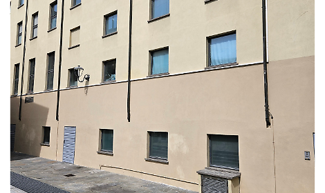 L'amministrazione comunale ha ripulito il muro del Teatro Alfieri