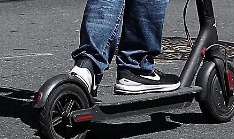 Investito all'alba sul monopattino: non &egrave; grave