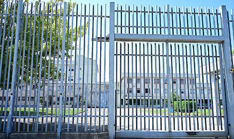 Aggressione nel carcere di Asti: ispettore colpito al volto, paura anche tra i detenuti