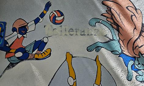 Cancellate le parole "Uguaglianza" e "Tolleranza" dal nuovo murale dei popoli di via del Bosco