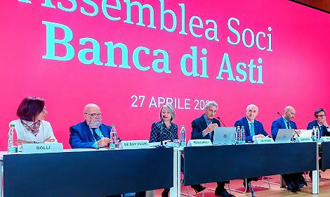 Banca di Asti: Rasero eletto presidente tra le polemiche, standing ovation per l'ex Ad Demartini
