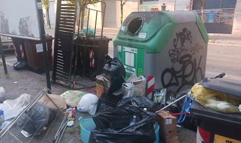 Corso Matteotti come una discarica a cielo aperto