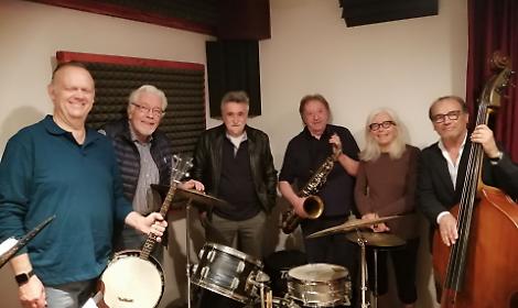 La Palmarosa band torna sul palco ricordando Claudio Genta