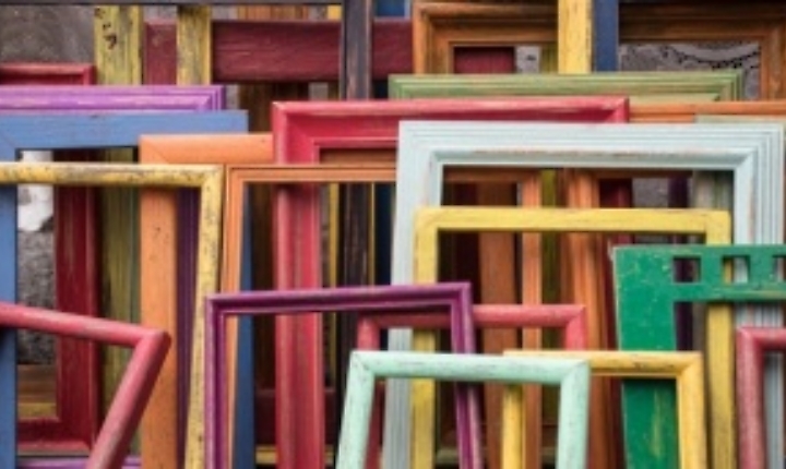 La cornice del bello, ma anche del brutto