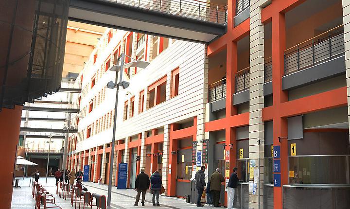 Ospedale Massaia, un paziente denuncia materasso sfondato e altre criticit&agrave; in reparto