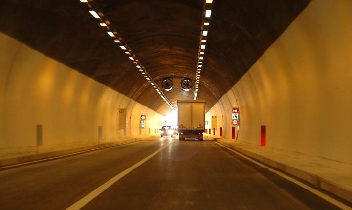Manutenzione alla galleria "Molini": scattano le chiusure notturne sulla statale 456