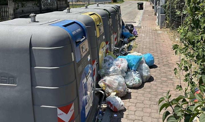 Raccolta rifiuti, un lettore ci segnala le criticit&agrave; del sistema "smart" nella zona di via Canelli