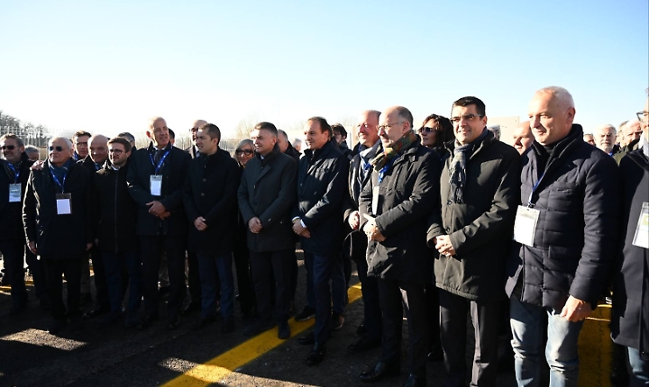 Amministratori all'inaugurazione dell'Asti-Cuneo
