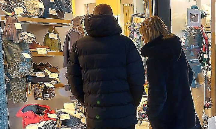 Al via domani i saldi invernali: 150 euro la spesa media, in linea con lo scorso anno
