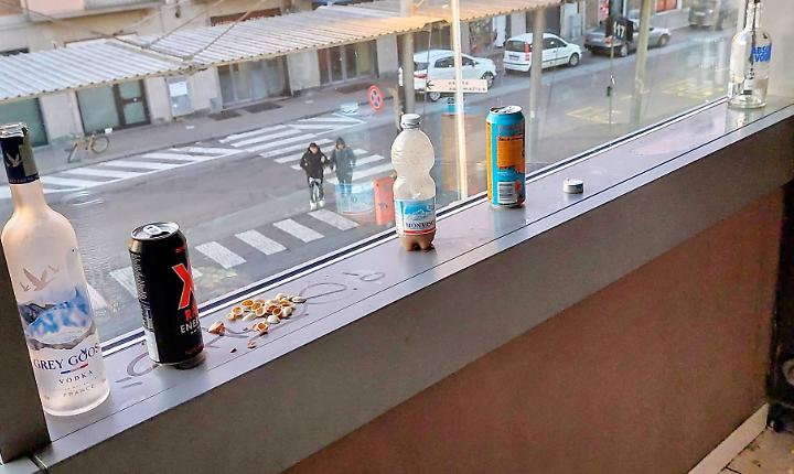 Rifiuti abbandonati al Movicentro