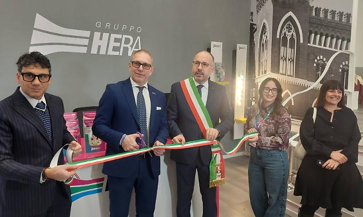 Inaugurato lo sportello del Gruppo Hera: consulenza su bollette e risparmio energetico