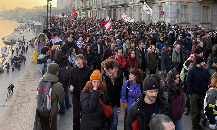 Manifestazione a Torino per Askatasuna