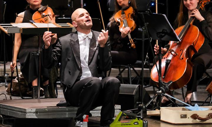 Sconcerto: musica classica in tilt tra gag e improvvisazione