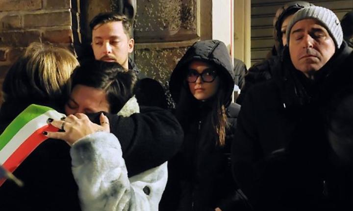 La citt&agrave; si ferma per dare l'addio a Zoe