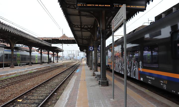 Nizza Monferrato: bus al posto del treno, coincidenze fallite e pendolari allo stremo