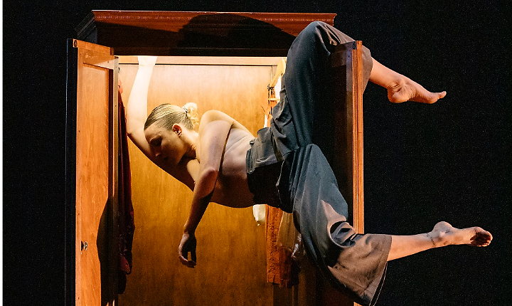 Parte da Asti il tour italiano di &ldquo;Play dead&rdquo; tra acrobazie e teatro fisico