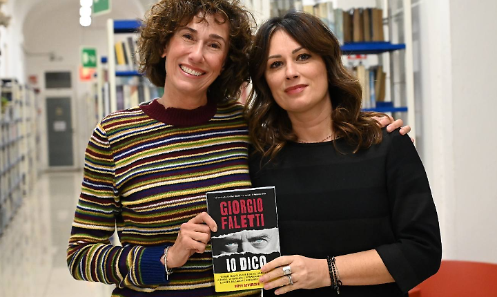 Le frasi memorabili di Giorgio Faletti a Sanremo: Chiara Buratti e Roberta Bellesini presentano "Io dico"