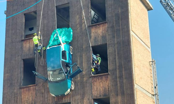 Due Vigili del fuoco salvano un collega colpito da arresto cardiaco in caserma