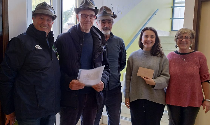 Dal Guppo Alpini di Callianetto una donazione alla primaria Oberdan di Portacomaro
