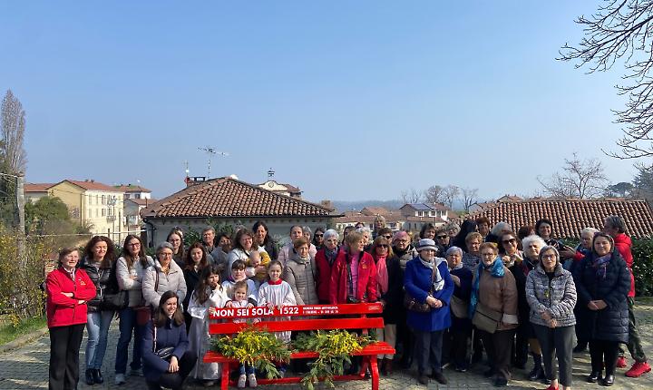 Una panchina rossa contro la violenza sulle donne
