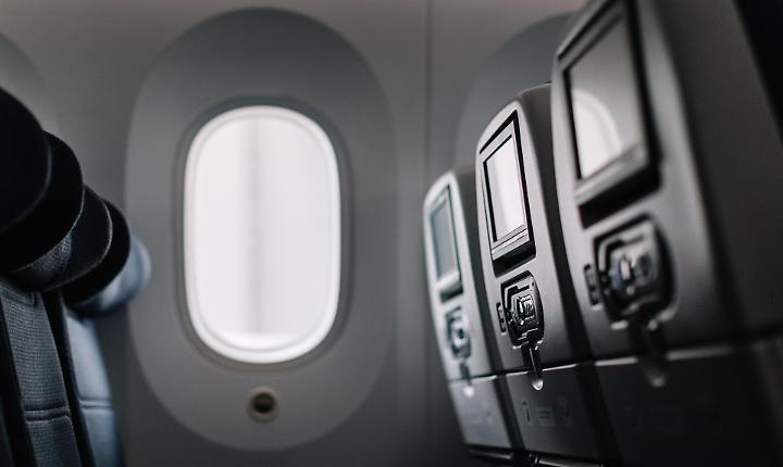 Voli cancellati per la guerra in Medio Oriente: cosa devono fare i passeggeri