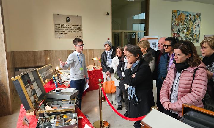 Un momento della visita alla Questura di Asti per le Giornate Fai di Primavera [foto J.R.]