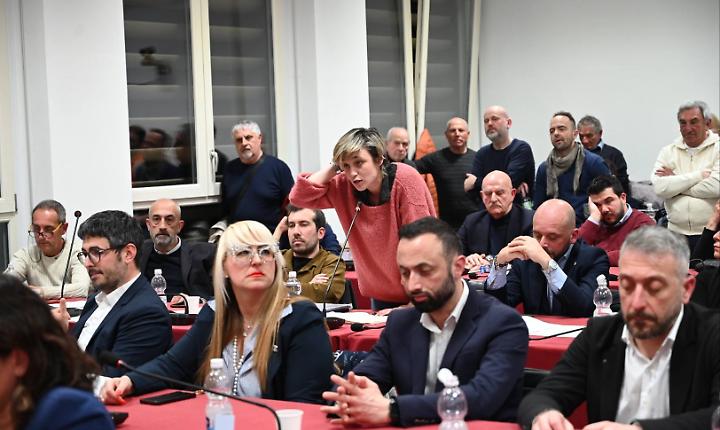 Un momento del Consiglio comunale aperto su Cascina Volta