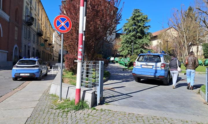 Polizia di Stato ai giardini Alganon: controlli nell'area verde di piazza Roma